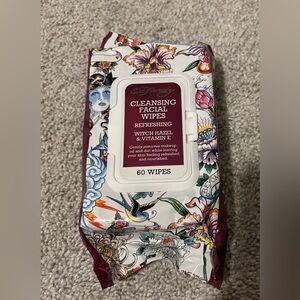 Ed Hardy Refreshing Facial Wipes - White and Red